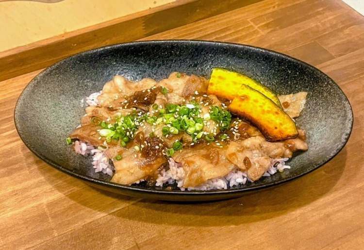 三元豚の香ばし照りカルビ丼